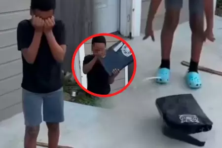 Madre castiga a su hijo rompiendo su play.