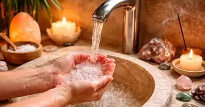 Lavarse las manos con sal el 1 de mayo.