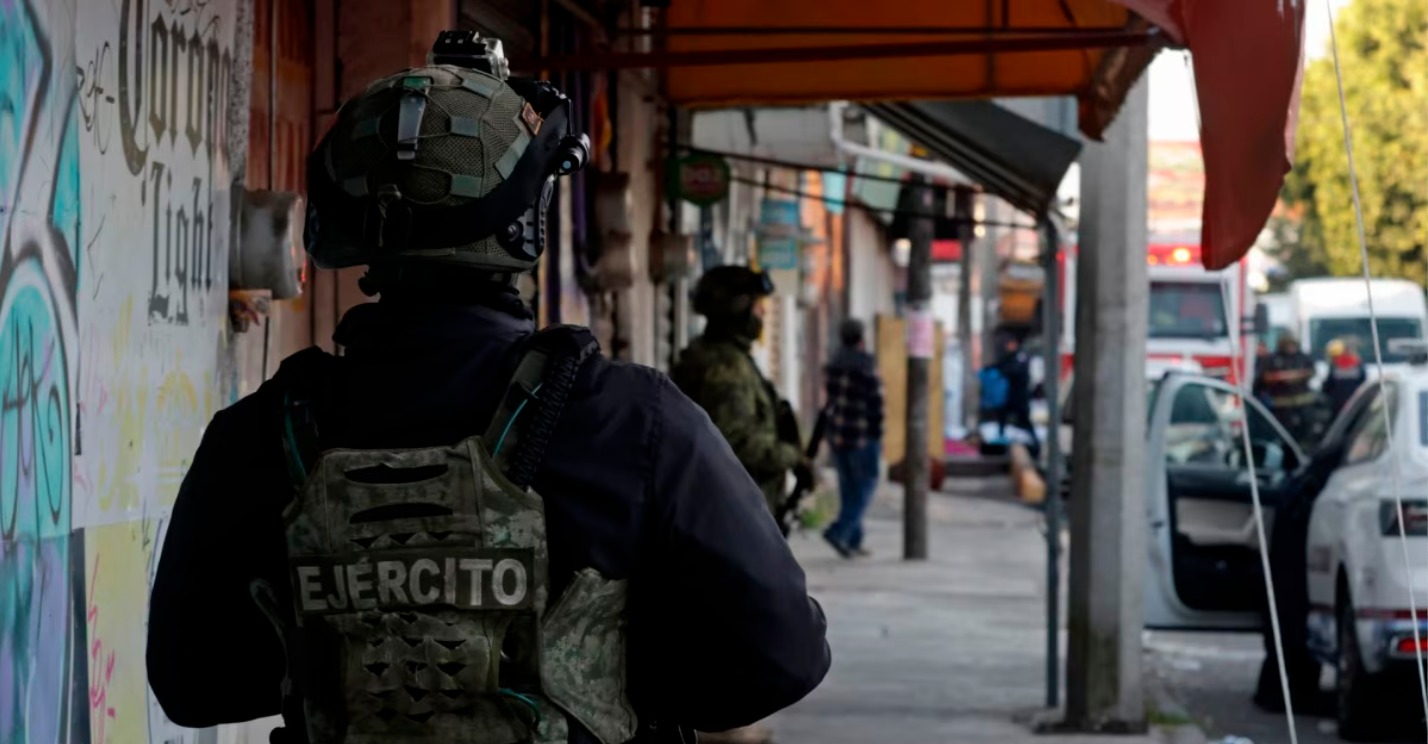 Niño de diez años recibe disparo en la cabeza tras fuerte balacera en mercado y genera conmoción