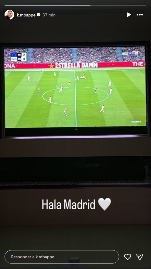 Mbappé siguió encuentro desde su casa.