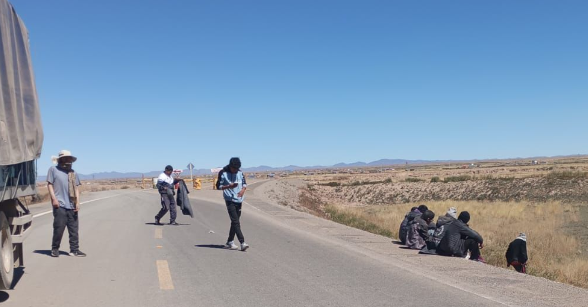 Denuncian que escolares peruanos varados en Bolivia fueron expuestos a condiciones precarias: 