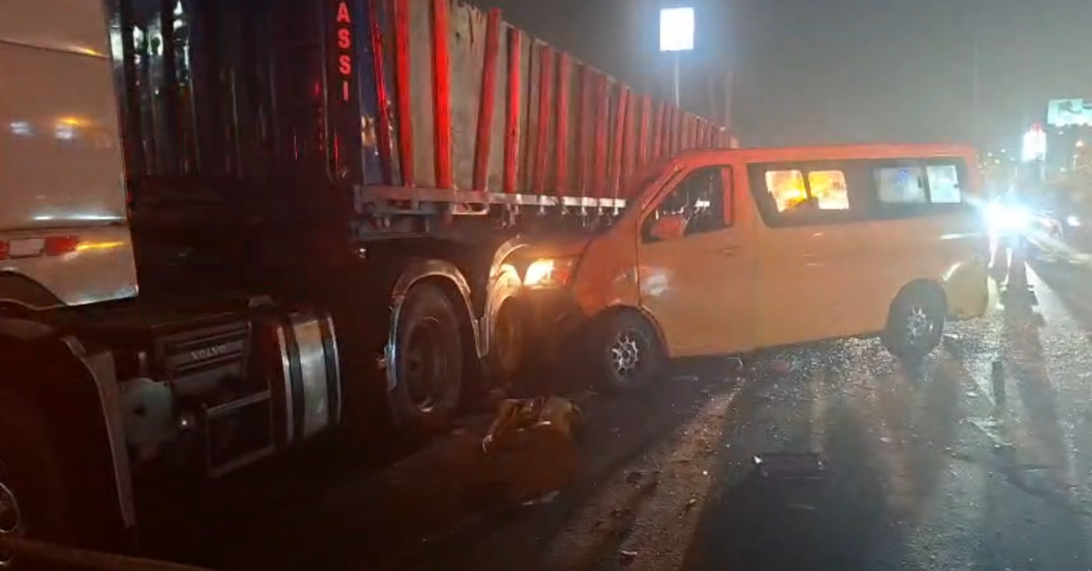 Chorrillos: Tres muertos y ocho heridos deja choque entre tráiler y minivan en la Panamericana Sur