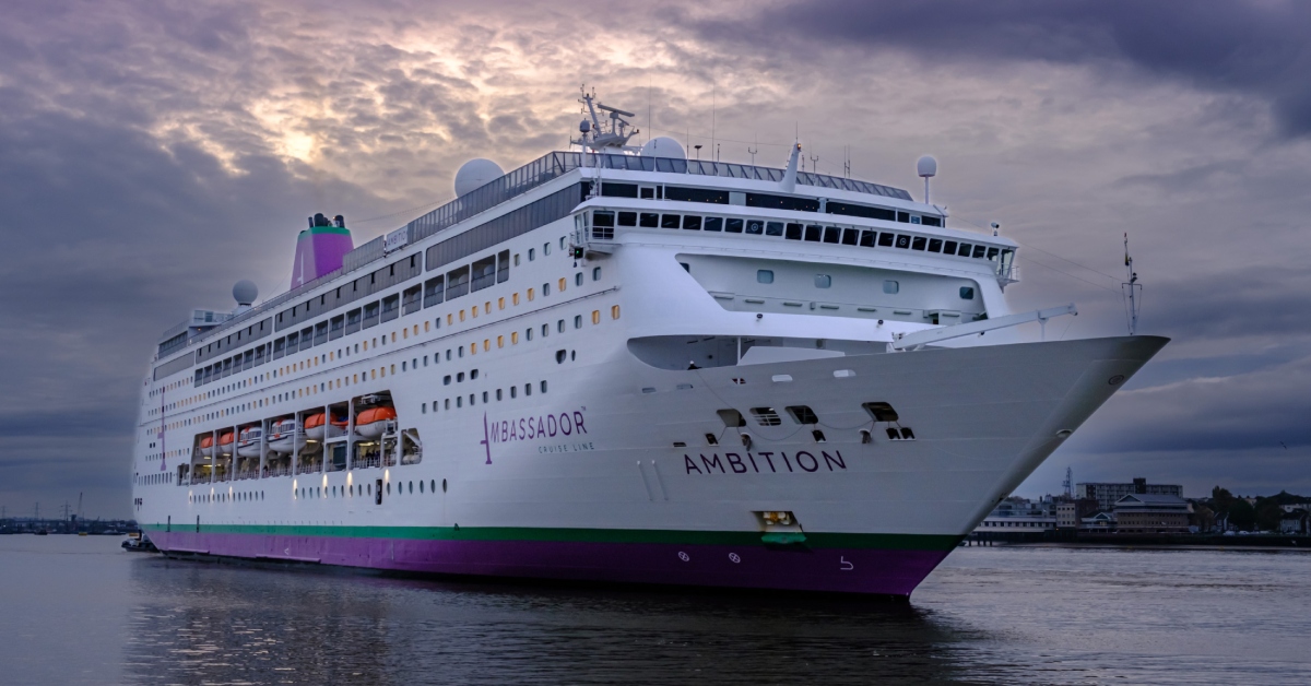 Más de 1700 personas son confinadas en un crucero tras brote de enfermedad gastrointestinal y una muerte