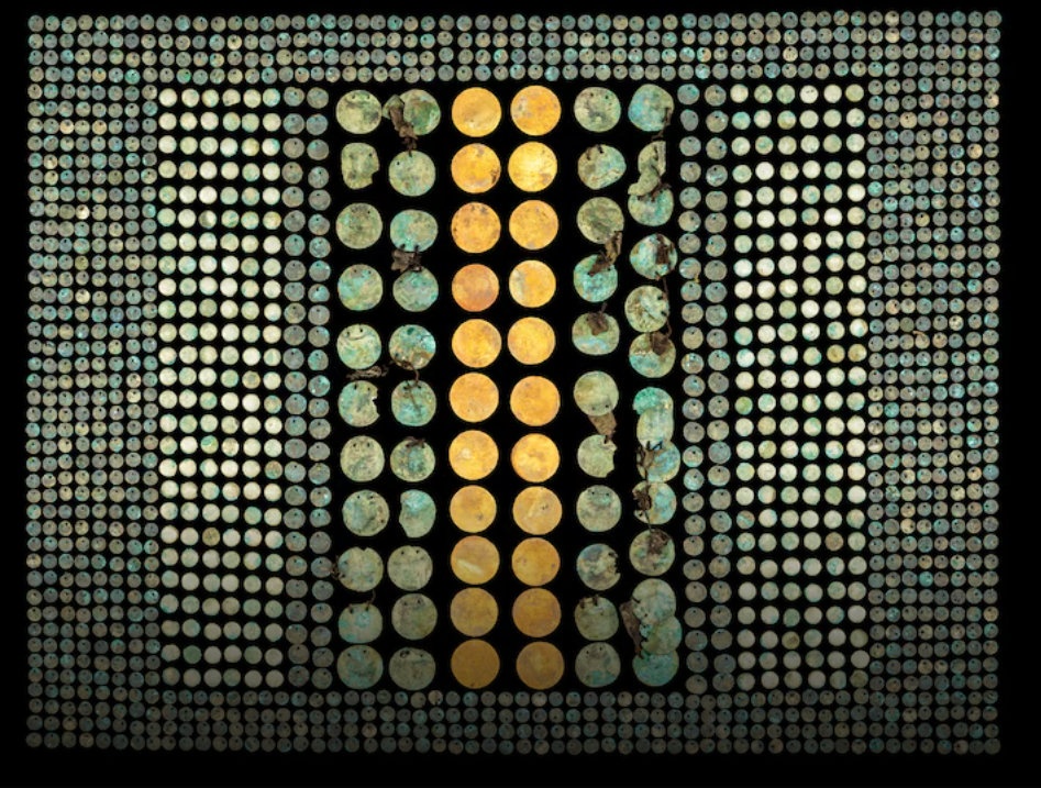 Lentejuelas de oro, plata y cobre encontradas en T'aqrachullo. Foto: National Geographic