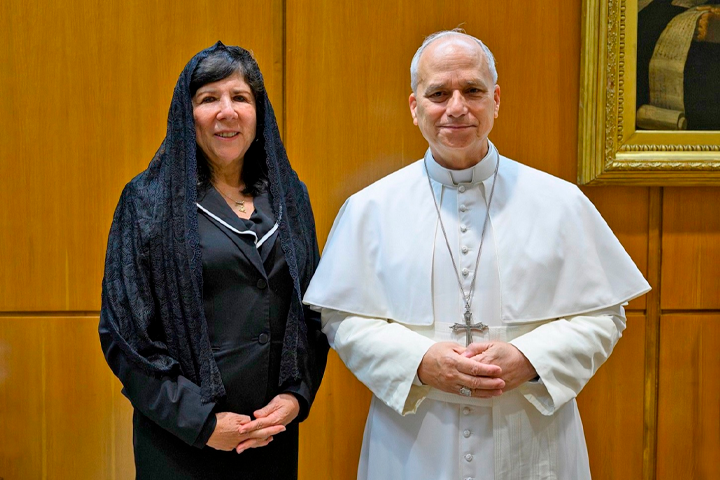 Visita oficial de Janet Tello y el papa Le�n XIV.