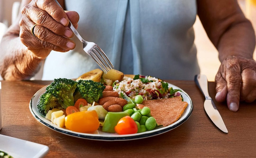 Conoce el ALIMENTO que podría ayudar a REDUCIR el riesgo de Alzheimer en adultos mayores