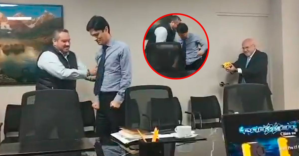 Difunden video de Carlos Bruce usando pistola eléctrica contra su asesor en oficina: Alcalde de Surco se pronuncia