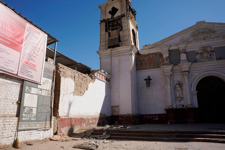 Temblor dejó considerables daños estructurales.