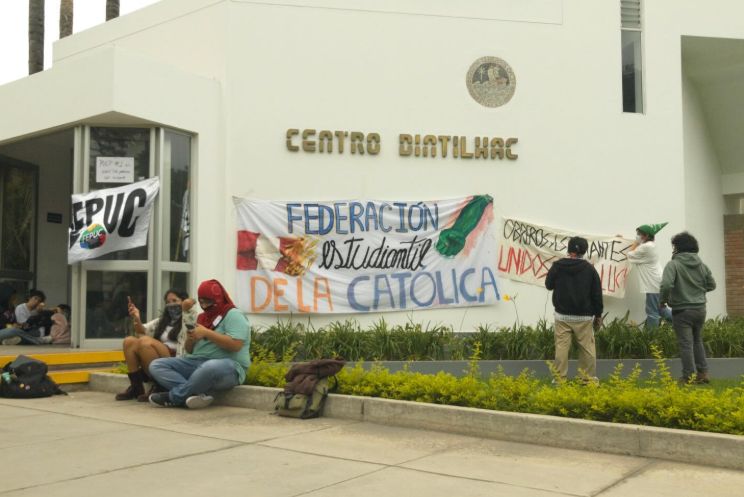 Una semana atr�s, estudiantes tomaron el edificio de la Rector�a.