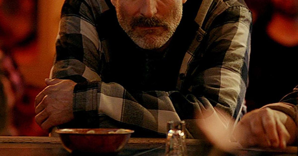 Hallan muerto a actor de series de Netflix y autoridades investigan el crimen