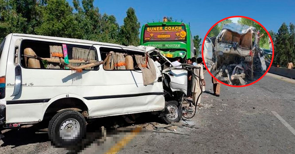 Accidente tras choque entre furgoneta y autobús: Reportan más de 15 muertos y varios heridos