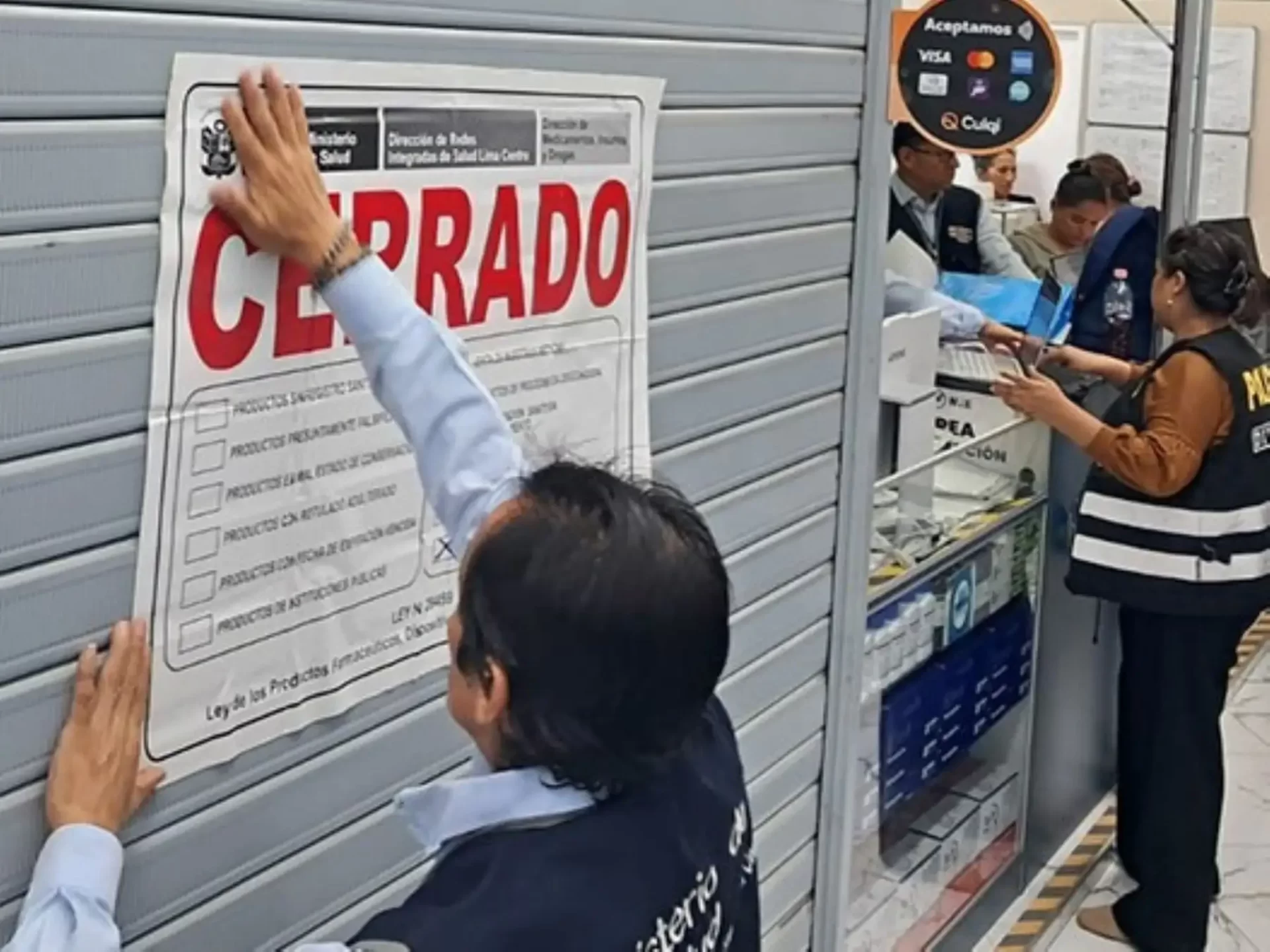 Cierran temporalmente 20 boticas y detienen a cuatro personas durante operativos de fiscalización en Lima Metropolitana.