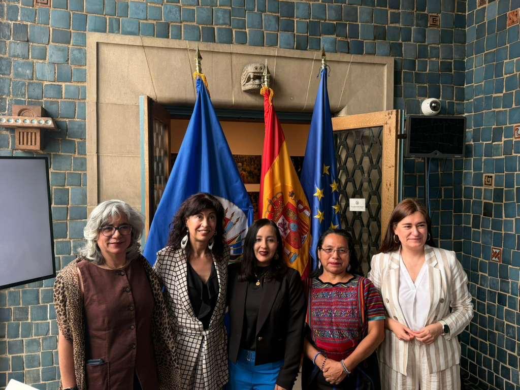 Ministra de la Mujer viaja a Washington para participar en asamblea internacional