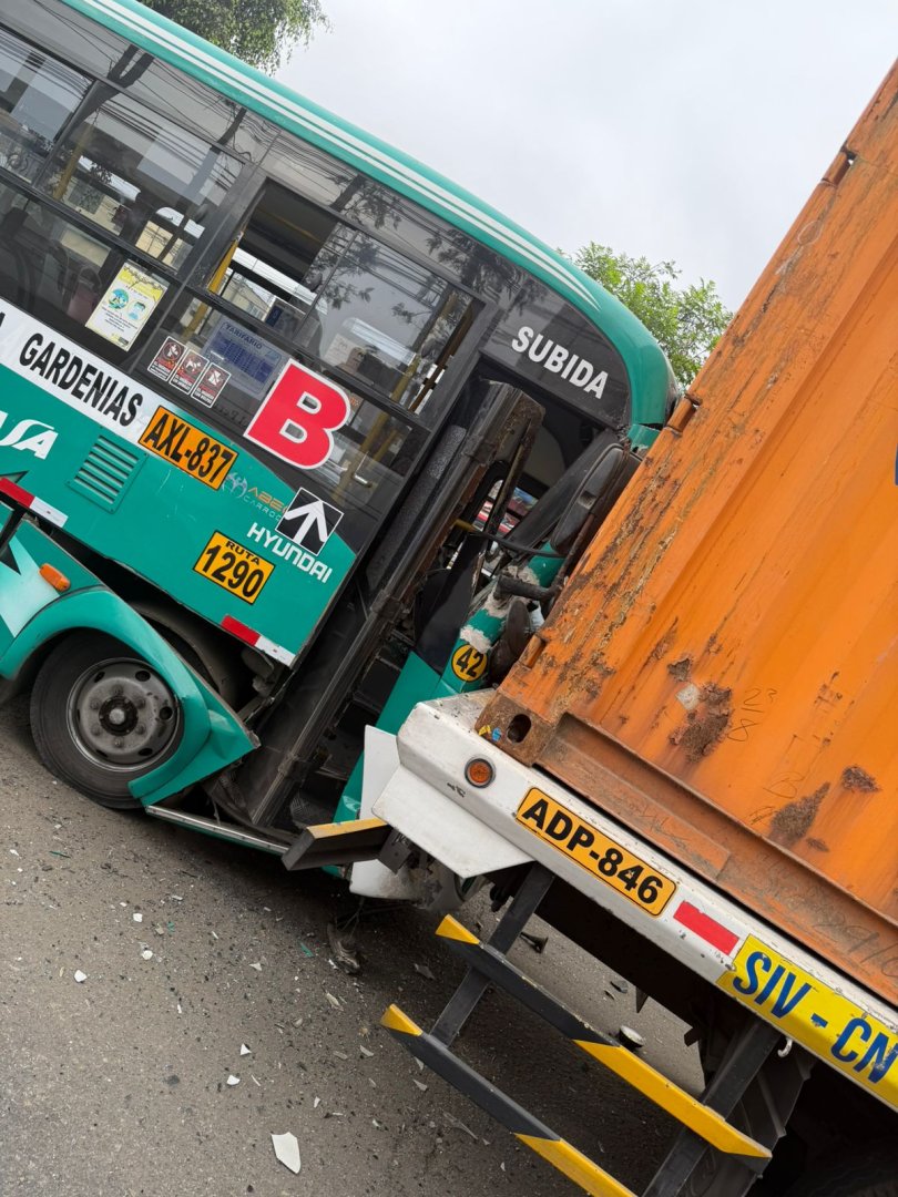 Violento choque en La Victoria dejó 13 heridos.