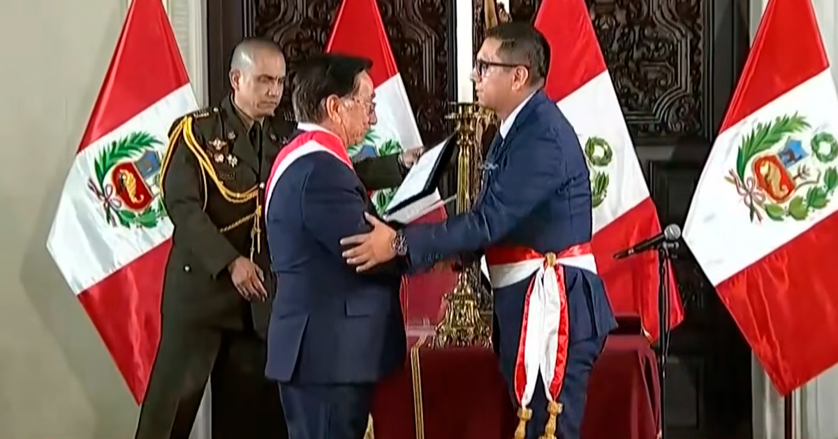 Freddy Solano juró como nuevo ministro de Trabajo tras renuncia de Óscar Fernández