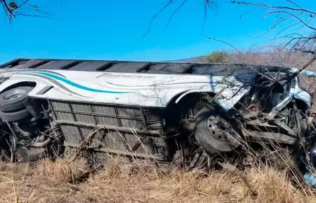 Volcadura de autob�s en Nayarit.