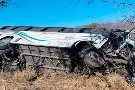 Volcadura de autob�s en Nayarit.