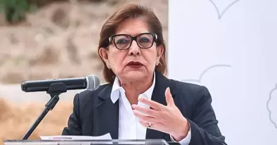 Ministra de Educaci�n respondi� ante el Congreso por d�ficit para programa de be