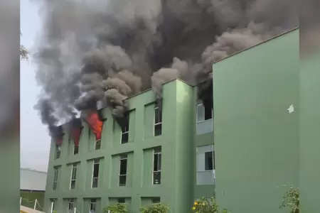 Voraz incendio se produjo en Escuela de Suboficiales de la PNP en Puente Piedra.