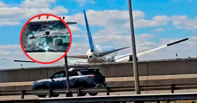 Avi�n choca contra cami�n durante aterrizaje en Newark.