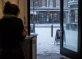 Empleada es DESPEDIDA por pedir cerrar la puerta porque ten�a fr�o y ahora cobrar� una FORTUNA
