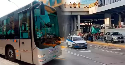 El chofer se encuentra atrapado entre los metales del bus.