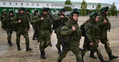 Rusia ha institucionalizado un "sistema mundial de trata" para reclutar combatie