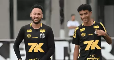 Neymar y Robinho Jr. hacen las paces tras pelea en entrenamiento de Santos
