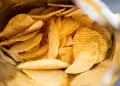 Papas fritas de dos marcas son retiradas del mercado por contener una bacteria mortal