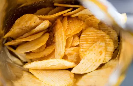 Papas fritas de dos marcas son retiradas del mercado por contener una bacteria m