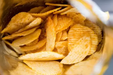 Papas fritas de dos marcas son retiradas del mercado por contener una bacteria m