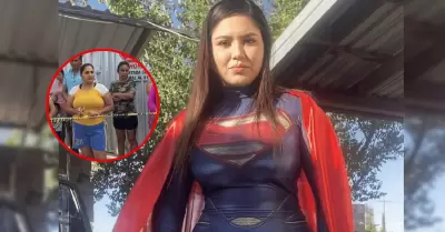 Profesora desata pol�mica por disfraz de "Supergirl"