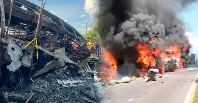 Choque de autob�s y cami�n cisterna en Indonesia.