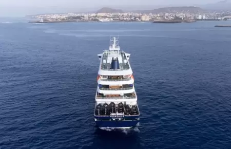 Crucero 'MV Hondius' permanece varado en Cabo Verde