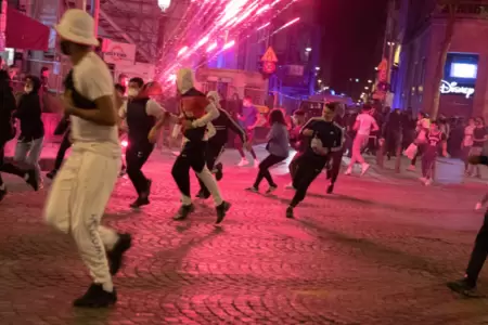 Hinchas del PSG ocasionaron desmanes en Par�s dejando 127 detenidos.