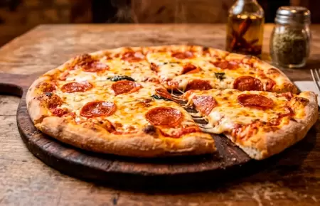 Ordenan retirar famosa marca de pizza.