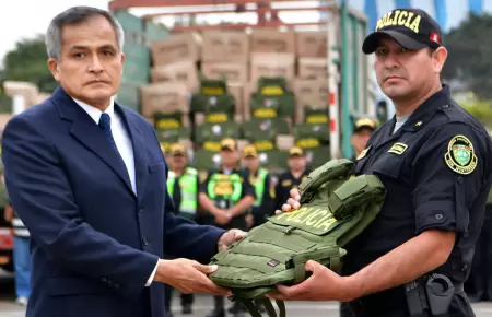 Mininter asegur� que chalecos entregados a la PNP tiene todas las certificacione
