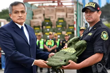 Mininter asegur� que chalecos entregados a la PNP tiene todas las certificacione