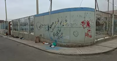 Abandono y la inseguridad en la losa deportiva de Tacna.
