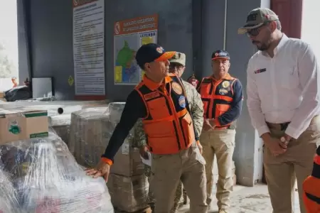 Lambayeque: Ministro de Defensa distribuye dos toneladas de alimentos en zonas d