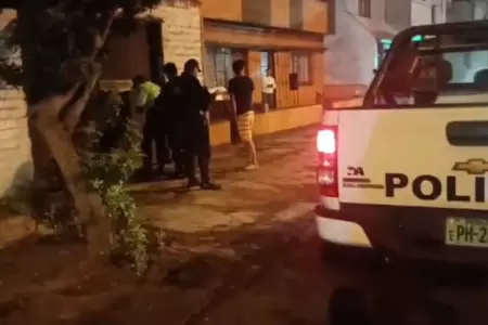 Dos minivans se incendian en cochera del Callao