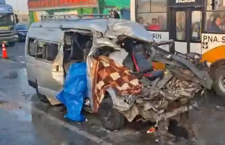 2 muertos y 12 heridos dej� violento accidente en Villa El Salvador.