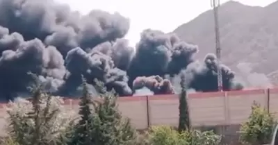 Incendio en almac�n de Aduanas de Pakist�n.
