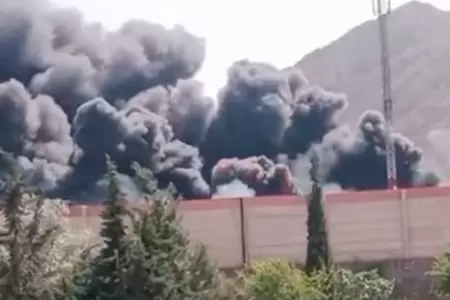Incendio en almac�n de Aduanas de Pakist�n.