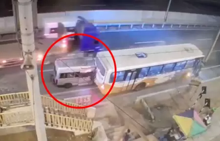 C�maras de seguridad captaron el tr�gico accidente que dej� dos muertos en VES.