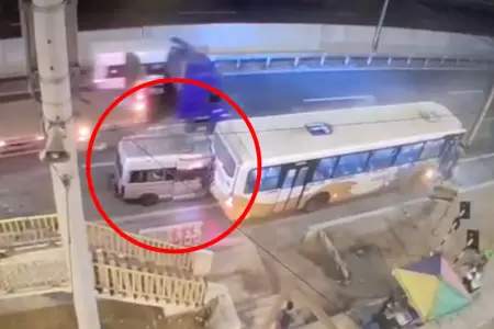 C�maras de seguridad captaron el tr�gico accidente que dej� dos muertos en VES.