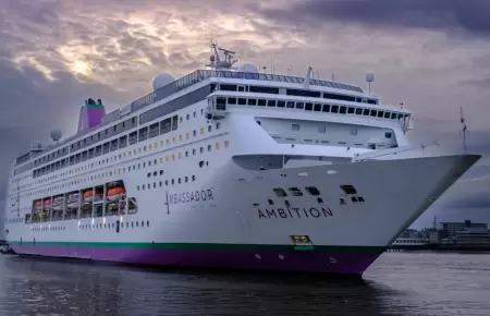 M�s de 1700 personas son confinadas en un crucero tras brote de enfermedad gastr