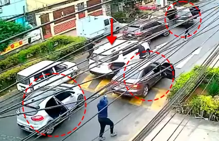Criminales salieron de los veh�culos y dispararon contra veh�culo.