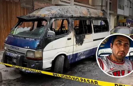 Extorsionadores quemaron combi con el conductor al interior.