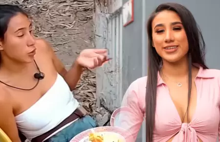 Samahara Lobat�n presume sus notas en secundaria.